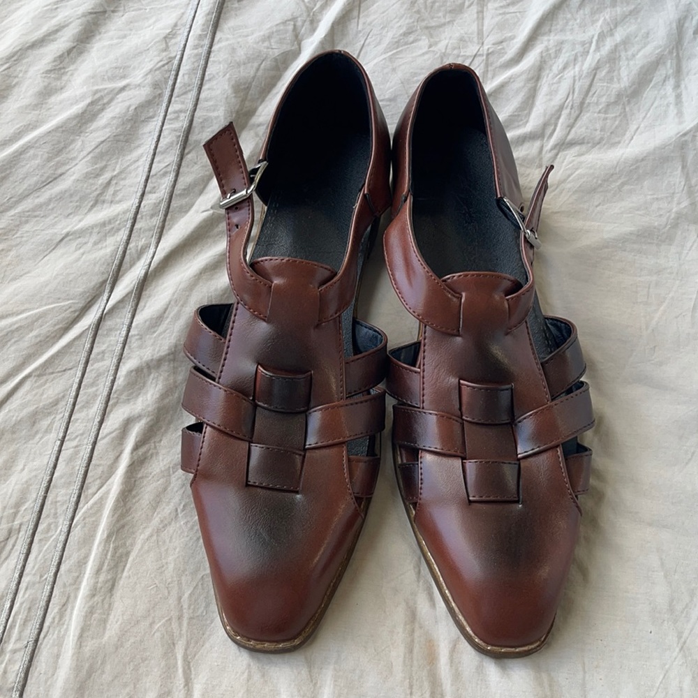 Ahong Fashion NWOT. Brown leather. Men’s dress or casual sandal (43, 44, & 46)